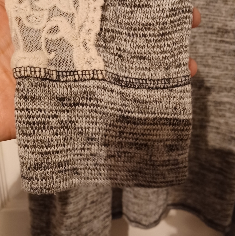 World Unity Pullover with Lace Embroidery - Picture 4 of 9